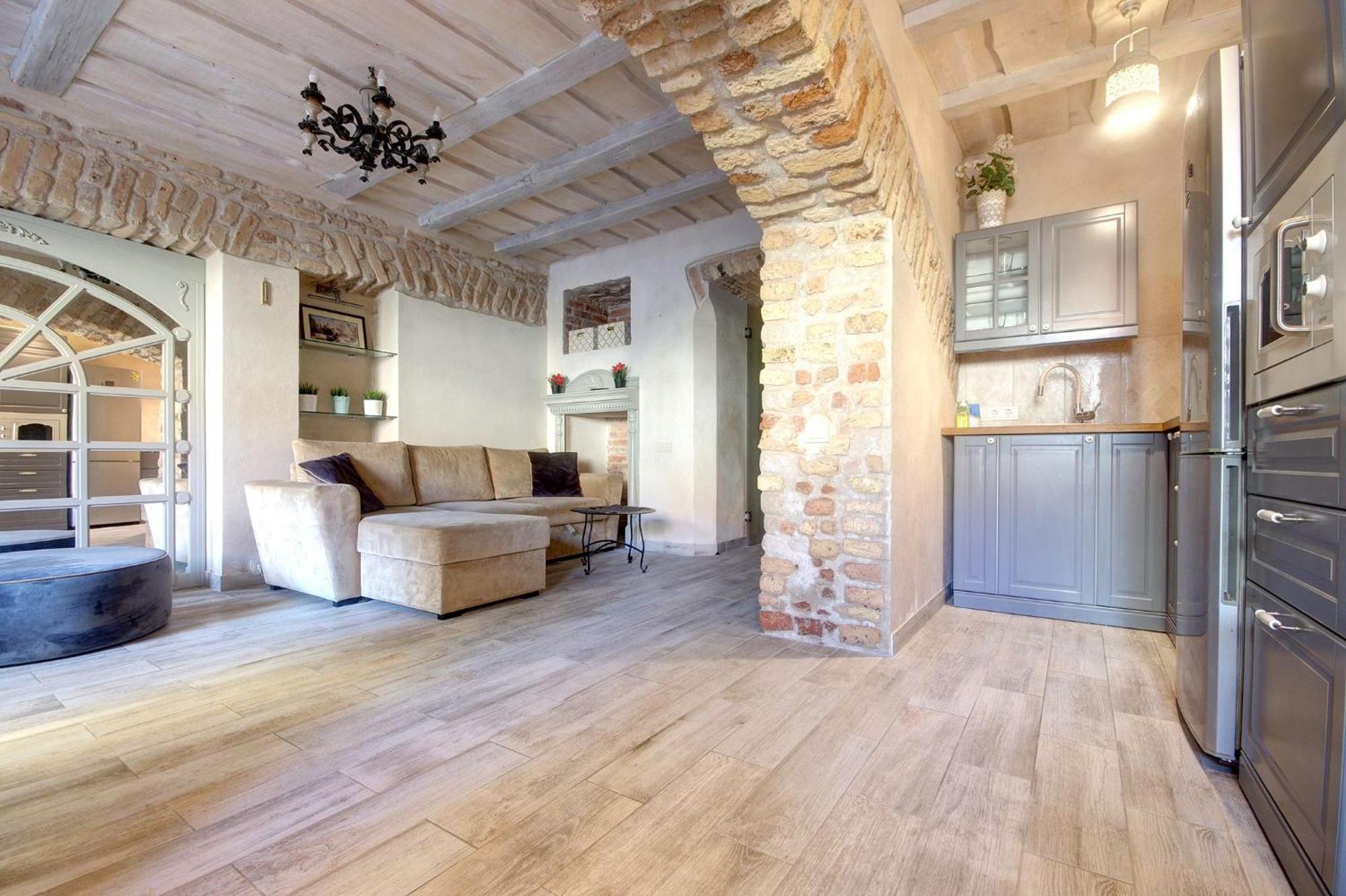 Historical Apartments X Free Parking Self Check In 24X7 By H&H VNO Exterior photo