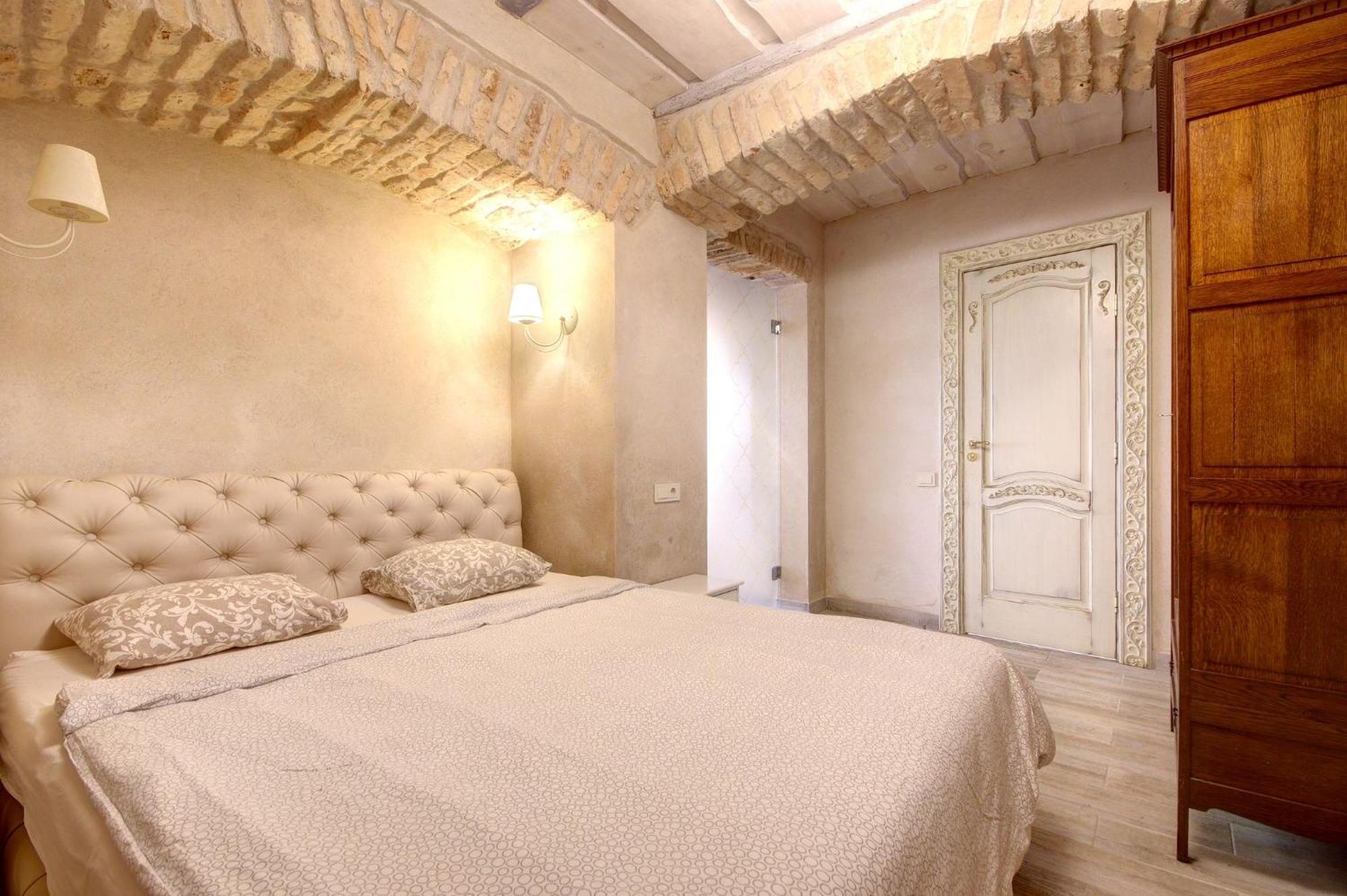 Historical Apartments X Free Parking Self Check In 24X7 By H&H VNO Exterior photo