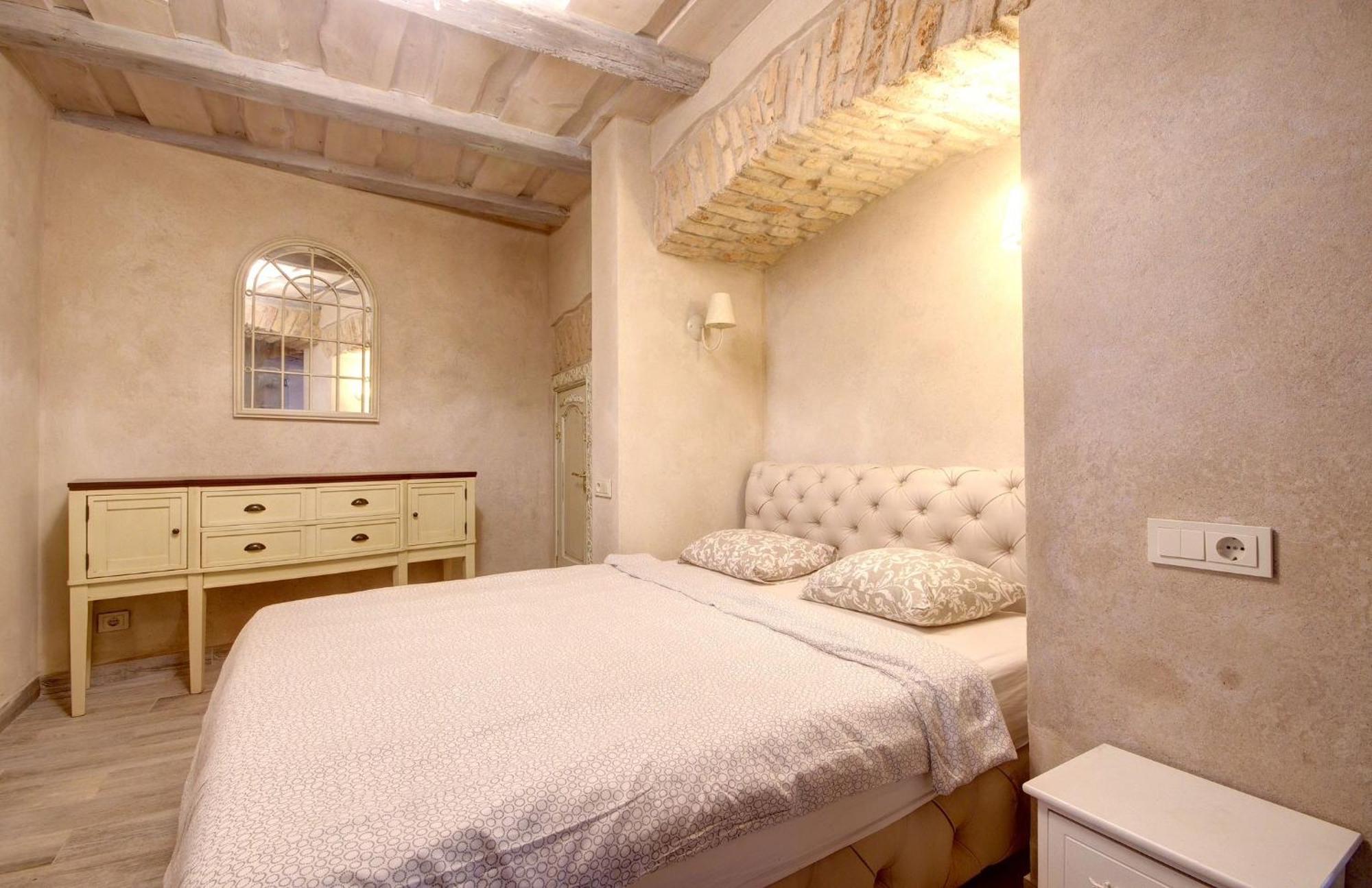 Historical Apartments X Free Parking Self Check In 24X7 By H&H VNO Exterior photo